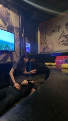 套路直播视频【文文】精神小妹KTV全体重踩踏-喂口水-耳光 bf26792_绳艺资料库