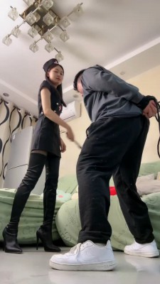 套路直播视频【艾莉】长靴黑丝诱惑地毯/高跟虐乳 bf25497_绳艺资料库