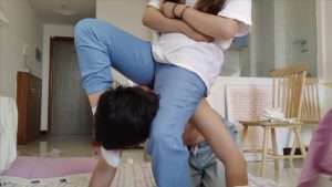 【子怡】用鞋袜给毯子胸口刮痧 YC-220602-4_绳艺资料库视频资源下载