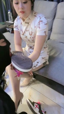 套路直播视频【凉爽S】舔脏鞋/高跟全体重踩踏碾压 bf25719_绳艺资料库