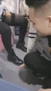 【滔滔】按摩店第一次开发四个素人舔鞋 bf6114_绳艺资料库视频资源下载