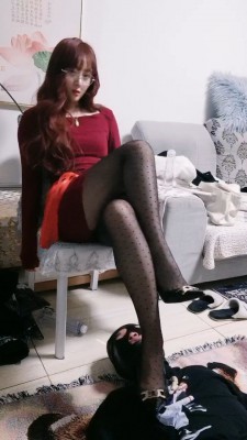 套路直播视频【宝儿】黑丝高跟踩头压马桶 bf23725_绳艺资料库