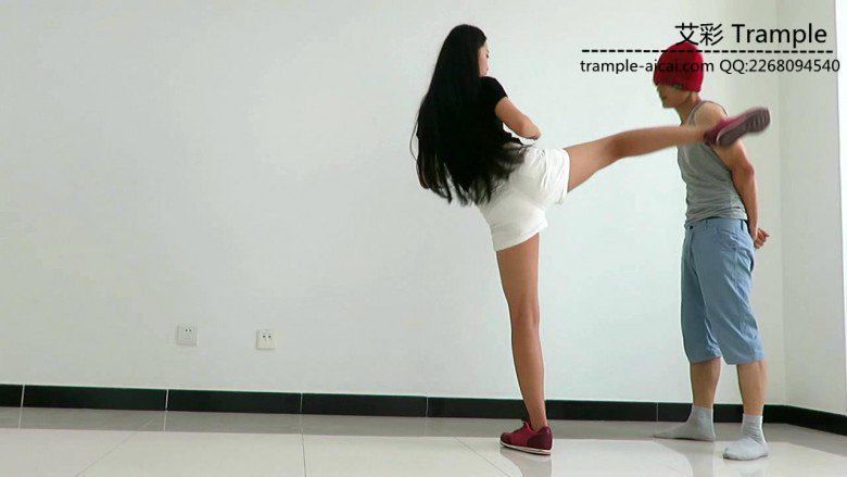 超漂亮天依女主暴打小流氓！_绳艺资料库