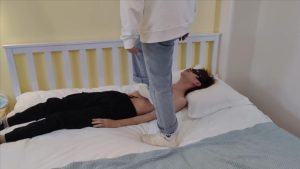 【猫猫大人工作室】姐姐单独调教瘦m，在身上踩鞋印 YC-211127-2_绳艺资料库