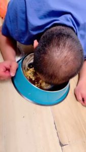 【安可S】圈养生活第四天-户外餐厅脚下喂食【双视角版】 bf27050_绳艺套路直播视频资源网
