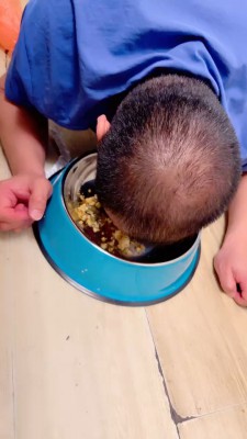 【安可S】圈养生活第四天-户外餐厅脚下喂食【双视角版】 bf27050_绳艺套路直播视频资源网