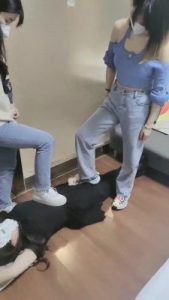 【子怡】双S运动鞋白袜踩踏 bf20412_绳艺资料库视频资源下载