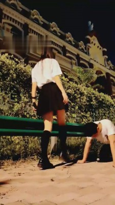 【猫神大人】学生S户外虐待猥琐男 G-210808-15_绳艺资料库视频资源下载