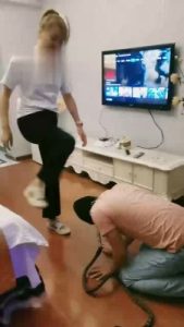 【梦蝶女王】暴力踢踹打宠物 bf17671_绳艺资料库视频资源下载