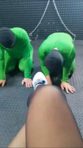 【冷御女王】双M-运动鞋白棉袜黑丝膜拜 bf26721_绳艺资料库视频资源下载