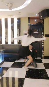 套路直播视频【疯狂浪子】暴力KTV刑虐狗 bf26650_绳艺资料库