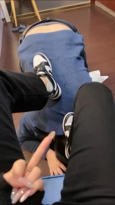 套路直播视频【叫叫sama】学生S运动鞋+白袜+丝袜气味羞辱 bf24401_绳艺资料库