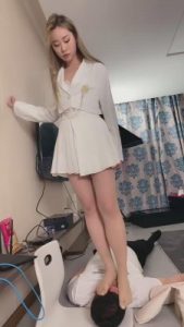 【二宝】御姐高跟鞋全体重狠踩 bf11470_绳艺资料库