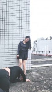 【嘉妮】天台遛狗-高跟踩踏/转胯/骑马/居高临下恋足调 bf28148_绳艺资料库视频资源下载