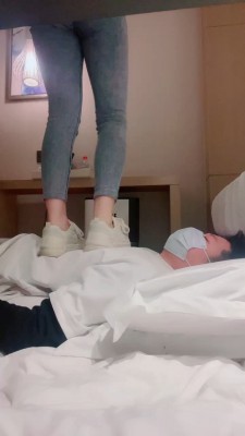 【筱七S】小白鞋黑船袜踩狗 bf21211_绳艺套路直播视频资源网