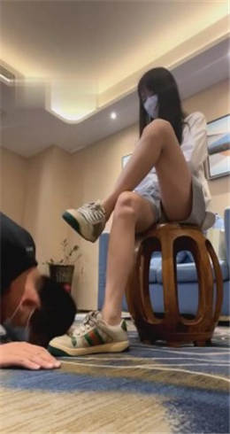 【阿月】无底线踩踏-强制深喉-耳光踹头-腿绞转胯 G-210822-23_绳艺资料库视频资源下载