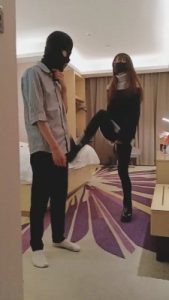 套路直播视频【美娜格格】剧情-暴打工作人员【完整版】 bf24504_绳艺资料库