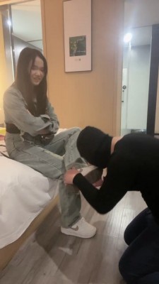 套路直播视频【叶娘】双S-舔脏鞋/蒙眼闻脚闻袜/踩踏【双视角版】 bf26152_绳艺资料库