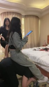 套路直播视频【叶娘S】双学生妹-原味鞋袜强制闻/踩踏/滴蜡【双视角版】 bf25799_绳艺资料库