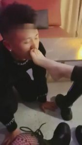 【萝莉糖糖】酒吧强迫口水圣水 bf9217_绳艺资料库视频资源下载