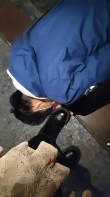【梵高】成功三个美女路人踩踏 bf9041_绳艺套路直播视频资源网