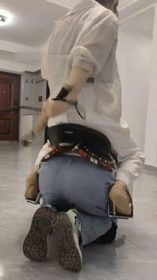 图片[2]_【辣姐】马具骑乘鞭打/骑着擦地/鞭打/深喉耳光/舔脚_绳艺资料库视频资源下载