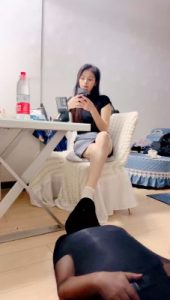 【安琪】桌下视角-超臭白棉袜气味羞辱_绳艺资料库视频资源下载