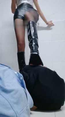 图片[6]_【美娜格格】黑丝长靴诱惑调-转胯/舔喝刷鞋水_绳艺资料库