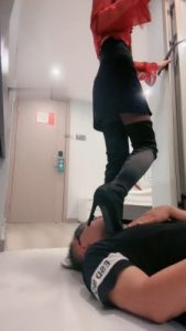 【艾莉】骑马转胯/打板子/长靴踩踏/脚插嘴 B2178_绳艺资料库视频资源下载