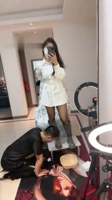 【汐言】舔脏长靴/镜前羞辱踩虐【完整版】_绳艺套路直播视频资源网
