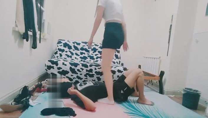 图片[9]_【萤火大人】白棉袜踩踏捂脸/深喉/腿绞掐脖窒息_绳艺套路直播视频资源网