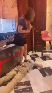 【阿宁】KTV-骑马窒息违规/踩踏50下【完整版】_绳艺资料库