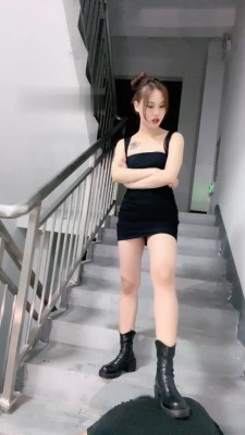 图片[7]_【盖洛】陪酒小妹楼道遛狗/脚下喂食/短靴踩踏 B2156_绳艺资料库视频资源下载