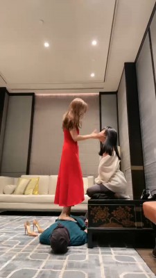 图片[3]_【调教视频】【美美子】母畜-奴下奴-踩踏/白袜塞嘴/喂口水/桌下伺候_绳艺资料库视频资源下载