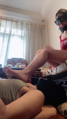 图片[6]_【艾拉】裸足踩脚垫/掐乳/灌圣水_绳艺资料库视频资源下载