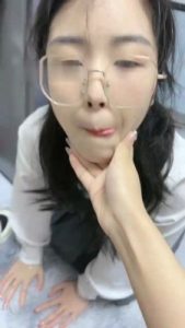 【橙宝】姐妹相互虐-奴下奴-白袜塞嘴/喂圣水/舔脏鞋/骑马/耳光_绳艺资料库视频资源下载