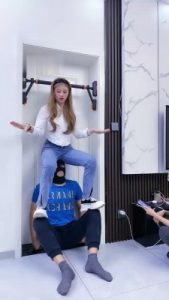【麋鹿银儿】双模特女神-全体重踩/骑马爬行/吃袜子_绳艺资料库视频资源下载