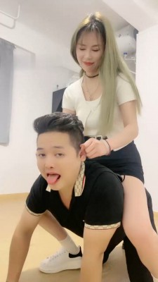 图片[9]_【辣妈】双S-黑丝白袜踩踏/当脚垫/骑马/揪耳朵_绳艺资料库视频资源下载