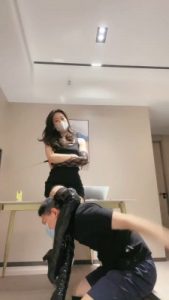 【禾未】长靴S-腿绞胯下辱/藤条抽/sp/掐脖窒息_绳艺资料库视频资源下载