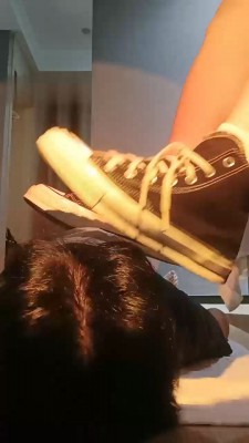 图片[3]_【米小唐】高帮帆布鞋骑马遛狗/原味脚闻舔_绳艺套路直播视频资源网