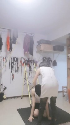 图片[3]_【SMqueenwuhan】关狗笼舔长靴/鞭打/耳光抽【完整版】_绳艺资料库
