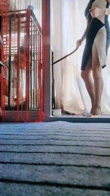 图片[2]_【bibi团】囚禁狗笼/疯狂鞋抽耳光_绳艺套路直播视频资源网