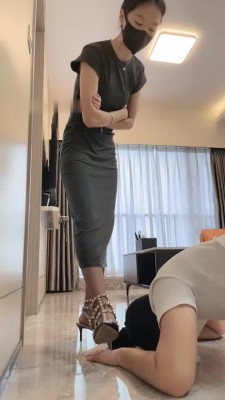 图片[2]_【万一】御姐S-家奴伺候/高跟踩狗爪/骑马/闻舔脚_绳艺套路直播视频资源网