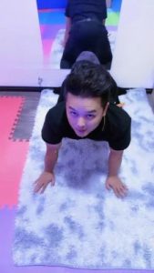 【滔滔】镜前发骚-高跟裸足恋足舔_绳艺资料库视频资源下载