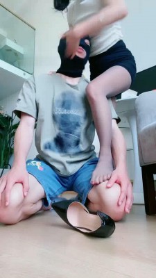 图片[4]_【甜一】臀诱-窗台舔高跟/黑丝脚插嘴/坐垫虐乳_绳艺资料库视频资源下载