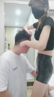 【美娜格格】揪耳朵/抽耳光/踩狗脸/鞭打_绳艺资料库视频资源下载