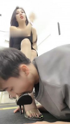 图片[7]_【萱萱】骑马转胯/高跟踩/裸足闻舔_绳艺资料库视频资源下载