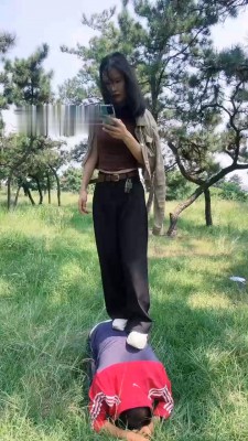 图片[3]_【孤傲女帝】户外调-骑马/暴力踢踹/耳光/提档踩踏_绳艺资料库视频资源下载