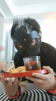 图片[10]_【松紫】胶衣束缚训练-喝圣水/强制踩踏喂食/鞭打/人体座椅_绳艺套路直播视频资源网
