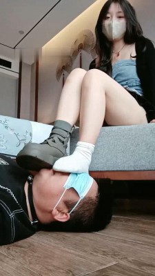 图片[8]_【爱可呀】学生主马丁靴胯下辱-骑脖子/踩踏吸味/浓痰深喉_绳艺资料库视频资源下载